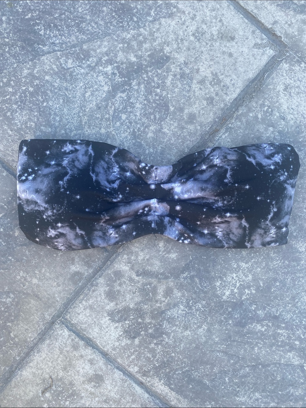 Hot Topic Galaxy Print Bandeau Top - Black & Gray Tie-Dye Star Pattern